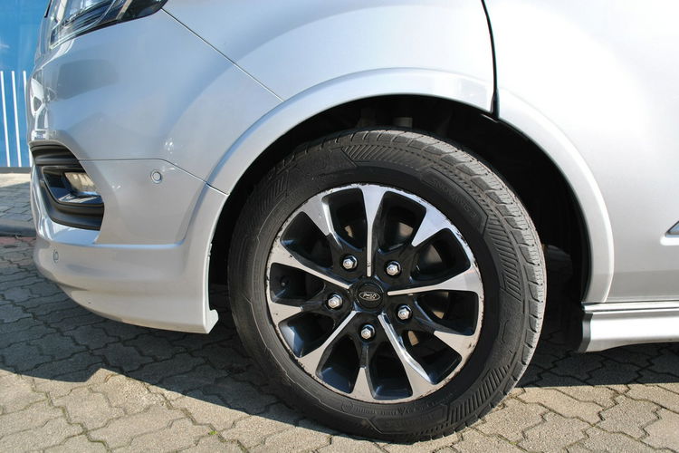 Tourneo Custom 2.0EcoBlue 185KM Hybrid M6 Sport 320L2 8-osobowy ASO Forda zdjęcie 30