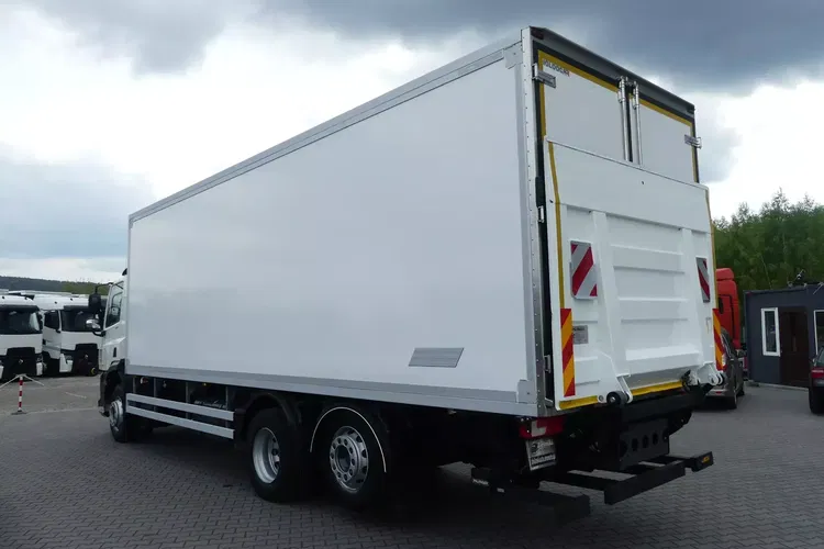 DAF CF 370 / 6x2 / CHŁODNIA 8.25 + WINDA / EURO 6 / 330 TYS KM / zdjęcie 4