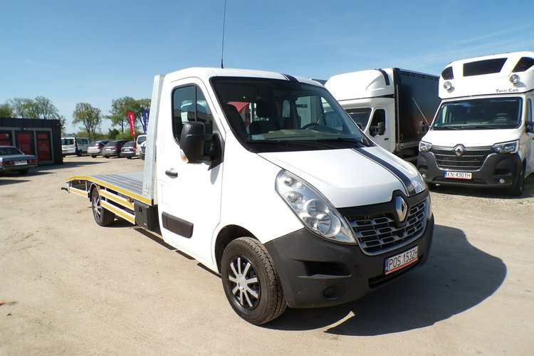 Renault Master auto pomoc auto laweta pomoc drogowa zdjęcie 1