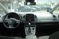 samochód osobowy Renault zdjęcie 15
