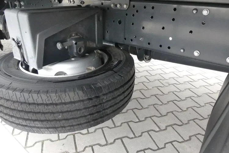 Iveco EURO CARGO 120-220 / KONTENER 7.30 + WINDA / EURO 6 / NISKI PRZEBIEG / zdjęcie 23