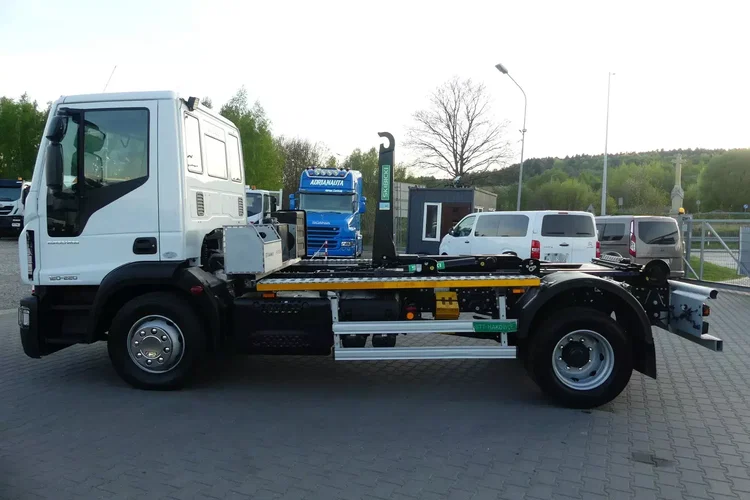 Iveco EUROCARGO 120E-220 / HAKOWIEC / EURO 6 / NISKI PRZEBIEG / MANUAL / zdjęcie 7