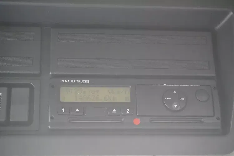 Renault D13 / 140 tys. km / Chłodnia hakowa / Thermoking T800R / 2 sztuki zdjęcie 16