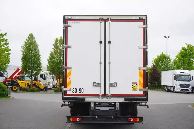 Renault D13 / 140 tys. km / Chłodnia hakowa / Thermoking T800R / 2 sztuki zdjęcie 5