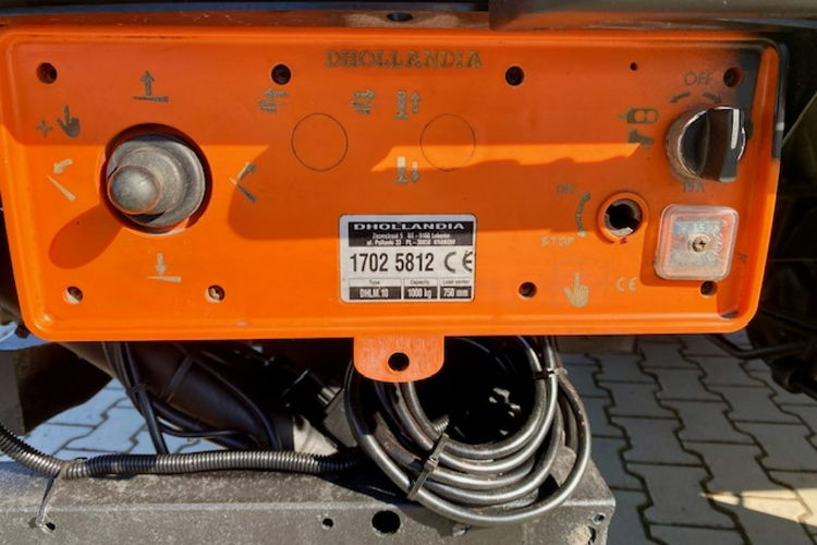 Iveco Daily 35S13 SALON PL / MROŻNIA CHŁODNIA CARRIER + PRĄD 220V / 233 tys.km / WINDA zdjęcie 19