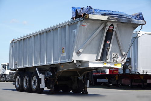 BENALU WYWROTKA / 28 m3 / ALUMINIOWA / OŚ PODNOSZONA / SAF / ALUFELGI / 5 100 KG / SPROWADZONA