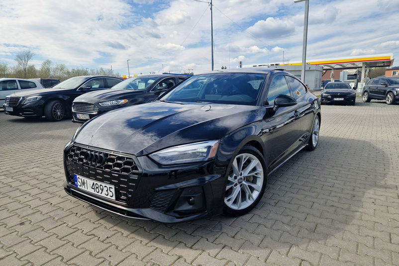 samochód osobowy Audi zdjęcie 1