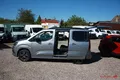 samochód osobowy Toyota zdjęcie 9
