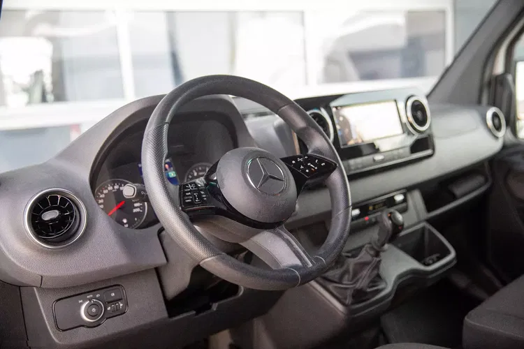 Mercedes Sprinter 317 L4H2 EKSTRA DŁUGI 15, 5 m3 zdjęcie 8