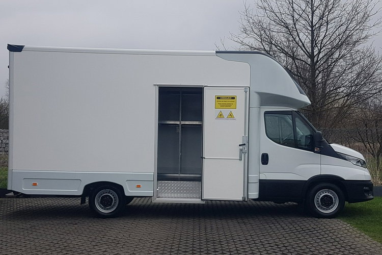 Iveco Daily KONTENER NISKOPODŁOGOWY 4.43x2.23x2.42 SKLEP BAR FOODTRUCK KAMPER AC zdjęcie 23