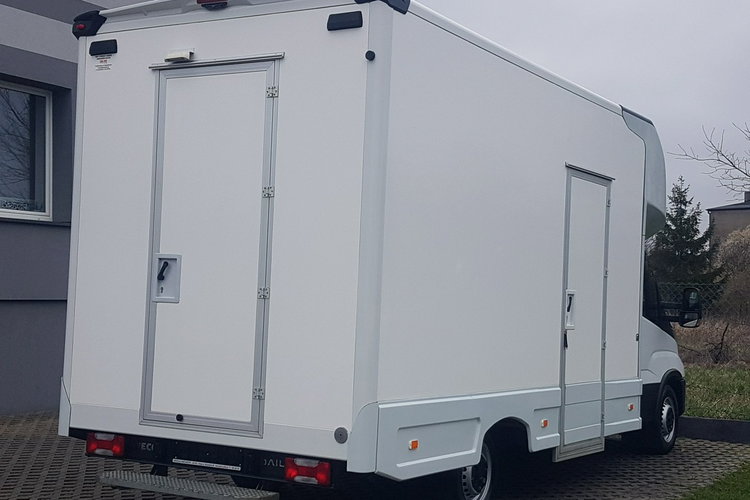 Iveco Daily KONTENER NISKOPODŁOGOWY 4.43x2.23x2.42 SKLEP BAR FOODTRUCK KAMPER AC zdjęcie 4