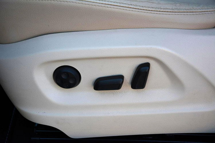Volkswagen Tiguan 4-Motion Panorama Skóry Ledy Bi-xenony Navi Kamera 2xParktr. Hak zdjęcie 22