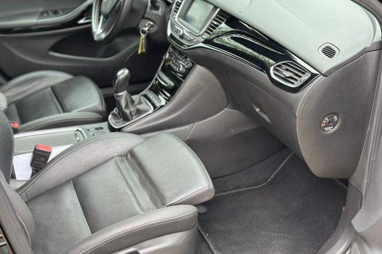 Opel Astra 1.6 Turbo Dynamic zdjęcie 16