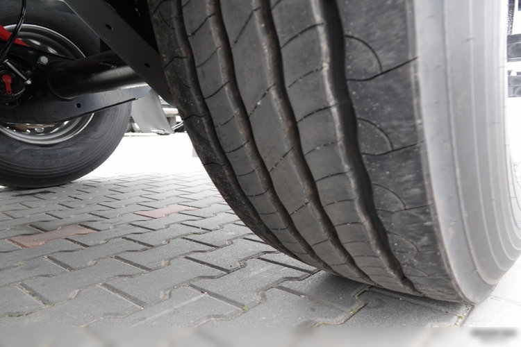 ZASŁAW WYWROTKA 25 m3 / FABRYCZNIE NOWA / OŚ PODNOSZONA /  STALOWA / RYNNA WANNA HP / DOSTĘPNA OD RĘKI zdjęcie 17