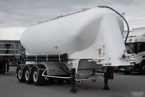 Spitzer CEMENTONACZEPA / 37 000 L / SILOS / 3 KOMORY / OSIE SAF / ALUFELGI 