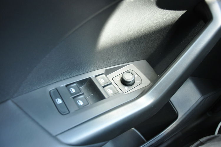 Volkswagen T-Cross 1.0TSI 95KM Manual Life Kamera Czujniki Gwarancja PL Salon FV23% zdjęcie 13