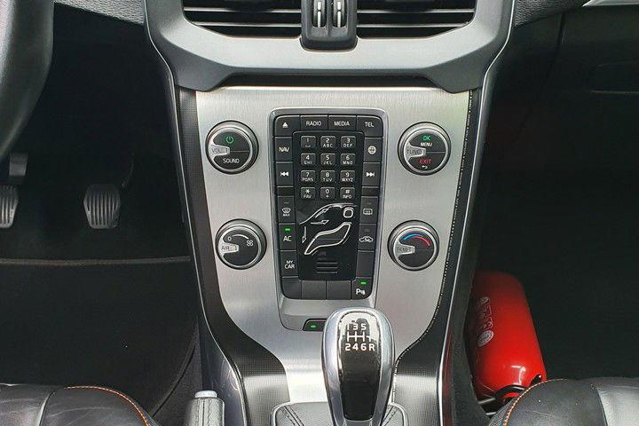 Volvo V40 2.0 D2 120KM # Ocean Race # NAVI # Xenon # Panorama # Skóra # IGŁA zdjęcie 20