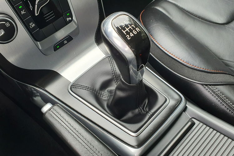 Volvo V40 2.0 D2 120KM # Ocean Race # NAVI # Xenon # Panorama # Skóra # IGŁA zdjęcie 24