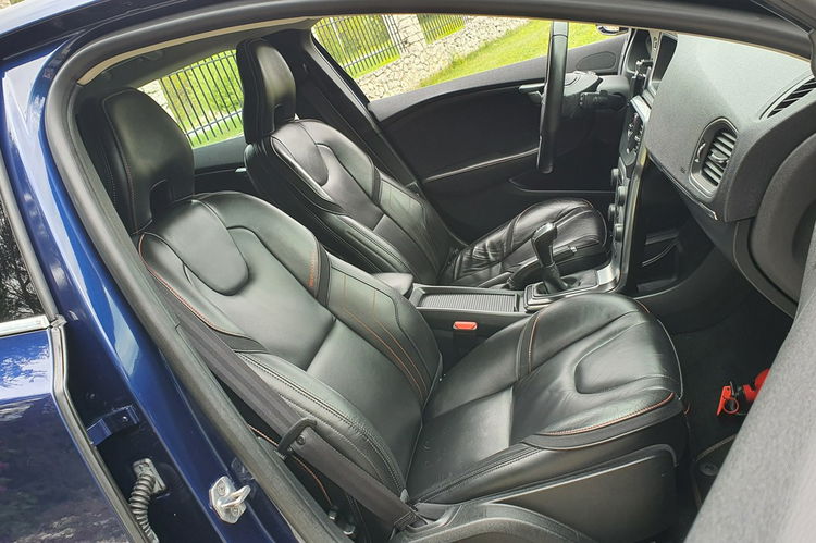 Volvo V40 2.0 D2 120KM # Ocean Race # NAVI # Xenon # Panorama # Skóra # IGŁA zdjęcie 7