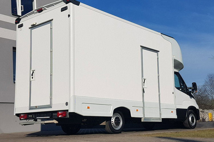 Iveco Daily KONTENER NISKOPODŁOGOWY 4.43x2.23x2.42 SKLEP BAR FOODTRUCK KAMPER AC zdjęcie 29