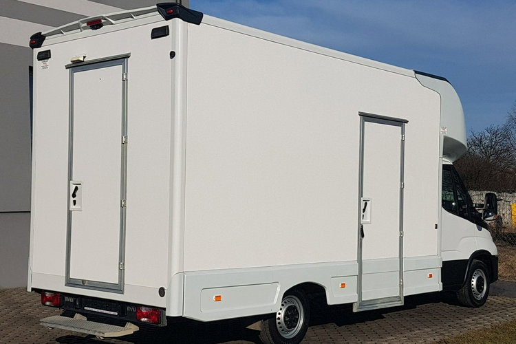 Iveco Daily KONTENER NISKOPODŁOGOWY 4.43x2.23x2.42 SKLEP BAR FOODTRUCK KAMPER AC zdjęcie 4