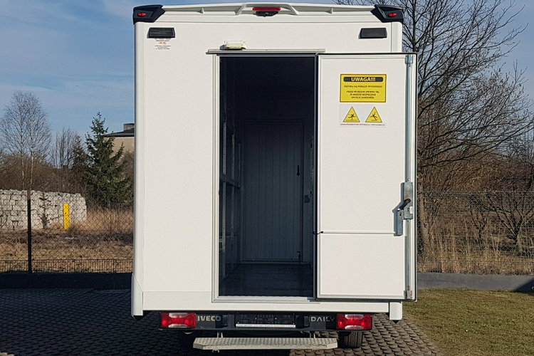 Iveco Daily KONTENER NISKOPODŁOGOWY 4.43x2.23x2.42 SKLEP BAR FOODTRUCK KAMPER AC zdjęcie 5