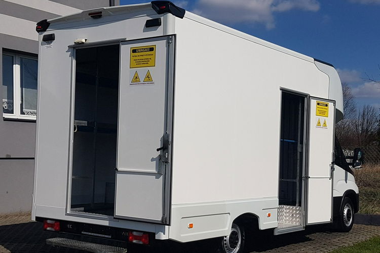 Iveco Daily KONTENER NISKOPODŁOGOWY 4.43x2.23x2.42 SKLEP BAR FOODTRUCK KAMPER AC zdjęcie 26