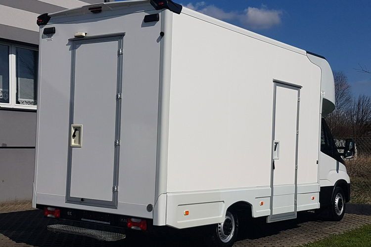 Iveco Daily KONTENER NISKOPODŁOGOWY 4.43x2.23x2.42 SKLEP BAR FOODTRUCK KAMPER AC zdjęcie 4