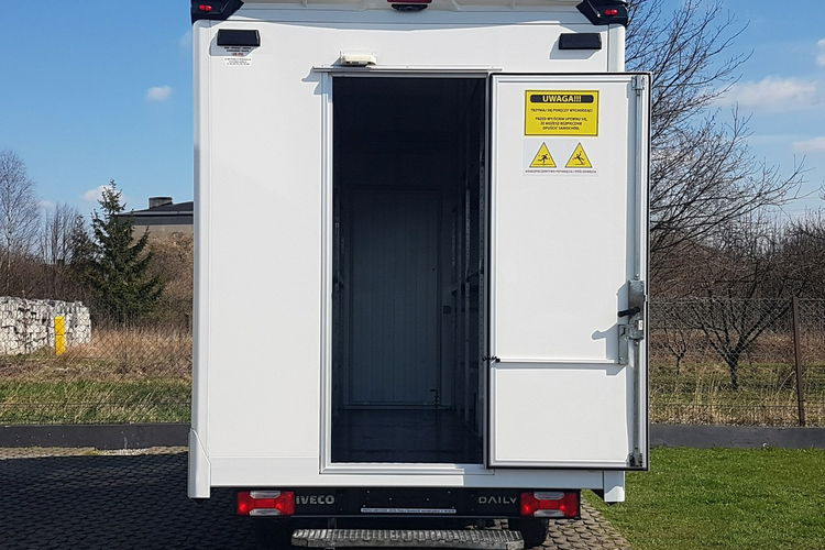 Iveco Daily KONTENER NISKOPODŁOGOWY 4.43x2.23x2.42 SKLEP BAR FOODTRUCK KAMPER AC zdjęcie 5