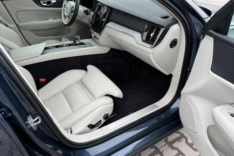 Volvo V60 Mild Hybrid Przebieg: 12.500 km zdjęcie 10