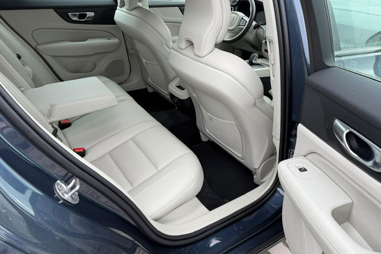 Volvo V60 Mild Hybrid Przebieg: 12.500 km zdjęcie 11
