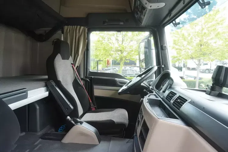 MAN TGS 26.420 / rama 7, 5 m / 14, 5 t ładowność / kab. sypialna zdjęcie 28