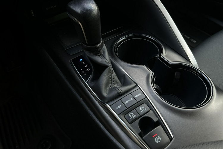 Toyota Camry 2.5 HSD 218KM COMFORT, salon Polska, gwarancja, FV23% zdjęcie 17