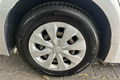 samochód osobowy Toyota zdjęcie 30