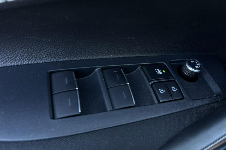 Toyota Corolla 1.8 Hybrid 122KM COMFORT, salon Polska, gwarancja zdjęcie 16