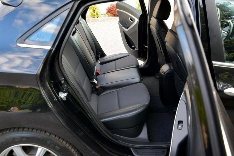 i30 Duża Navi Kamera Ledy Skóry StartStop Klimatronic ASO HYUNDAI zdjęcie 17