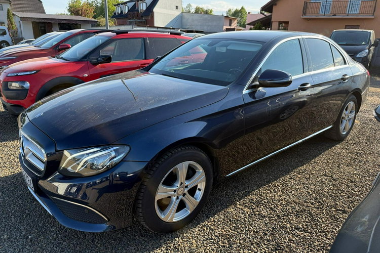 Mercedes E 200 automat, navi, zarejestrowany zdjęcie 2