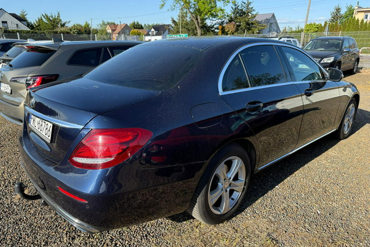 Mercedes E 200 automat, navi, zarejestrowany zdjęcie 3