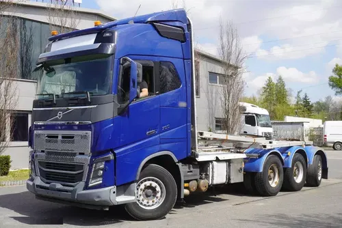 Volvo FH16 750 8x4 / 750 KM / 20 t ładowności / zabudowa z kłonicami
