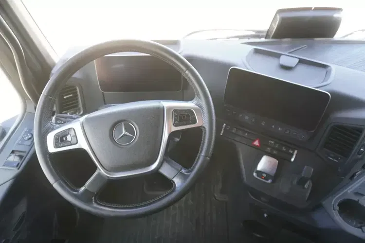 Mercedes Arocs 3563 8×4 / 630 KM / oś skrętna / Zabudowa z kłonicami zdjęcie 37