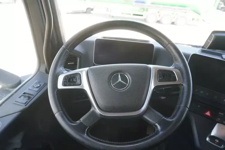 Mercedes Arocs 3563 8×4 / 630 KM / oś skrętna / Zabudowa z kłonicami zdjęcie 39