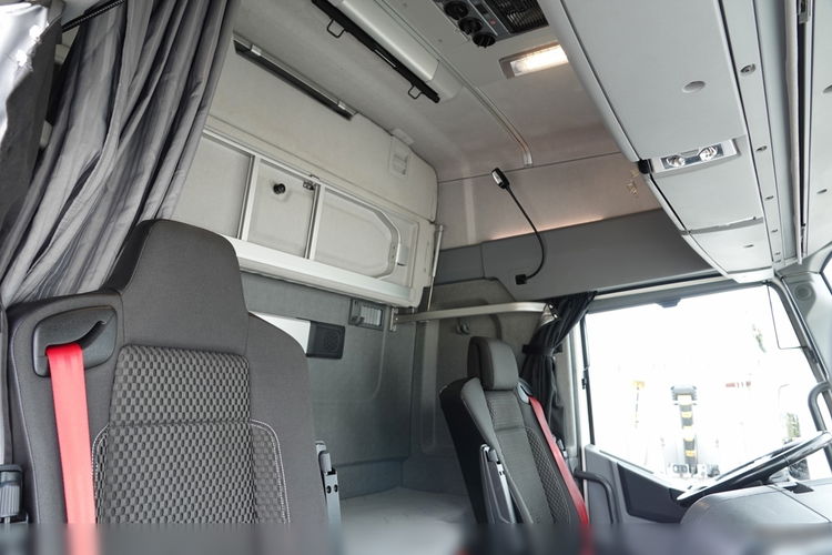 Renault T 440 / 6X2 / SOLÓWKA / FIRANKA 9.5 M / KLIMA POSTOJOWA / WINDA / ALUFELGI / OŚ PODNOSZONA / PO KONTRAKCIE SERWISOWYM zdjęcie 84