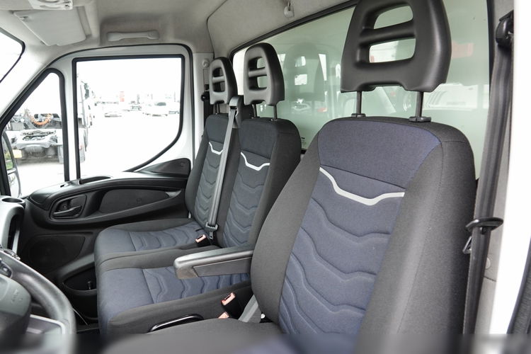 Iveco DAILY 3.0 D / KONTENER / 2020 ROK /BLIŹNIAK / SPROWADZONY / PO KONTRAKCIE SERWISOWYM zdjęcie 24