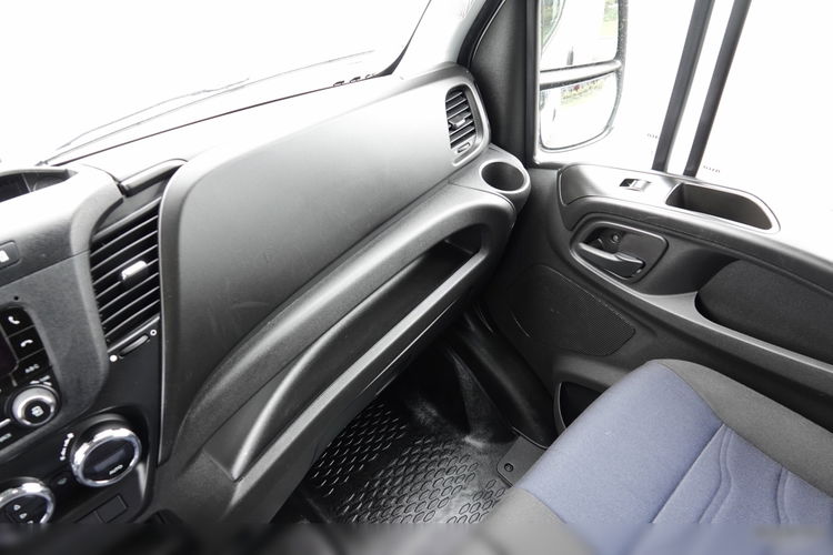Iveco DAILY 3.0 D / KONTENER / 2020 ROK /BLIŹNIAK / SPROWADZONY / PO KONTRAKCIE SERWISOWYM zdjęcie 28