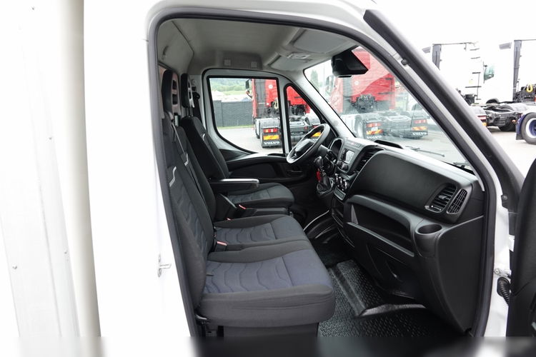 Iveco DAILY 3.0 D / KONTENER / 2020 ROK /BLIŹNIAK / SPROWADZONY / PO KONTRAKCIE SERWISOWYM zdjęcie 31