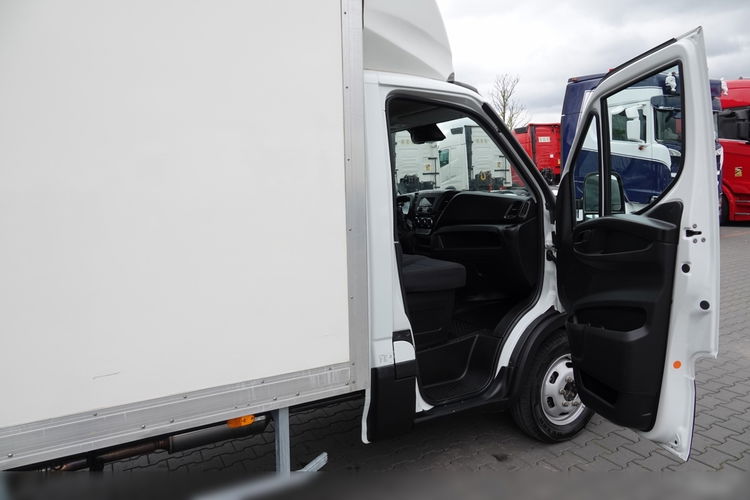 Iveco DAILY 3.0 D / KONTENER / 2020 ROK /BLIŹNIAK / SPROWADZONY / PO KONTRAKCIE SERWISOWYM zdjęcie 32