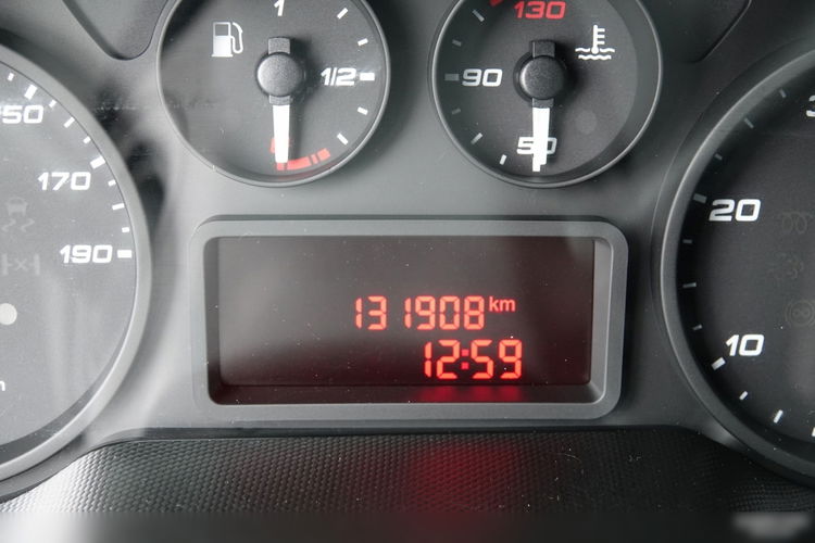 Iveco DAILY 3.0 D / KONTENER / 2020 ROK /BLIŹNIAK / SPROWADZONY / PO KONTRAKCIE SERWISOWYM zdjęcie 38