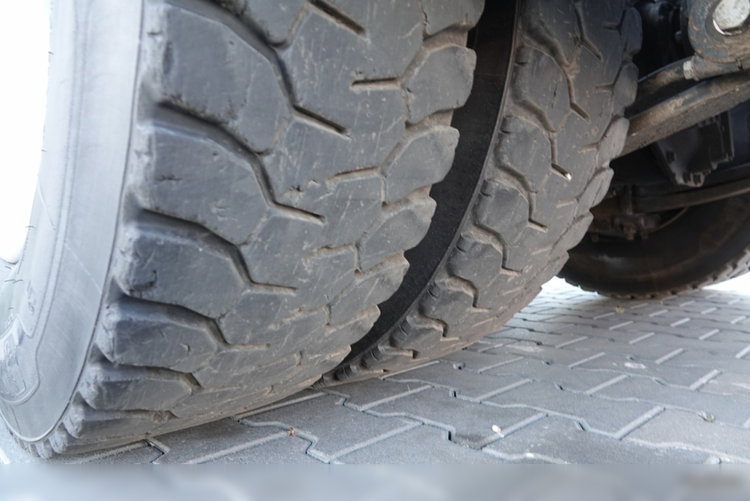 Renault C 520  / 6x4 / HYDRAULIKA / RETARDER / KLIMA POSTOJOWA / 3 OSIOWY CIĄGNIK SIODŁOWY / DMC: 70 000 KG / BOGATE WYPOSAŻENIE zdjęcie 22