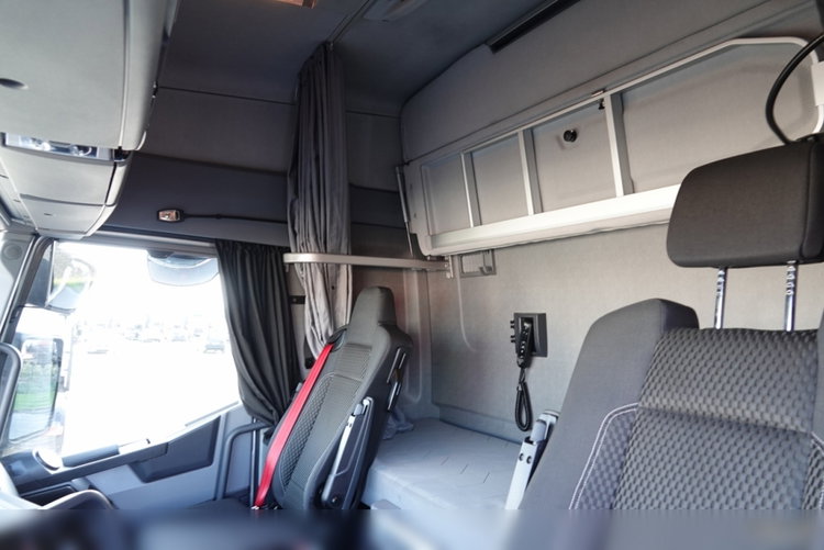 Renault C 520  / 6x4 / HYDRAULIKA / RETARDER / KLIMA POSTOJOWA / 3 OSIOWY CIĄGNIK SIODŁOWY / DMC: 70 000 KG / BOGATE WYPOSAŻENIE zdjęcie 30