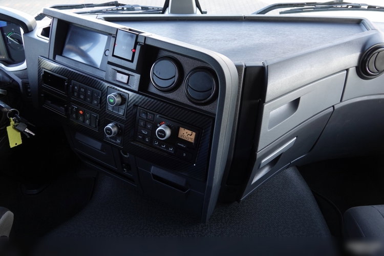 Renault C 520  / 6x4 / HYDRAULIKA / RETARDER / KLIMA POSTOJOWA / 3 OSIOWY CIĄGNIK SIODŁOWY / DMC: 70 000 KG / BOGATE WYPOSAŻENIE zdjęcie 36